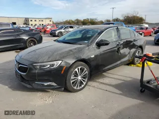 2018 Buick Regal Sportback Essence with VIN W04GP6SX3J1150780, listed as a Copart auction lot 82654334 with 33,955 mi miles and Salvage Title. Bid and sale history available at carsss.com. Image 1.