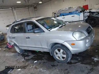 2005 Hyundai Tucson GL with VIN KM8JM12B25U171048, listed as a IAAI auction lot 41634099 with 188,086 mi miles. Bid and sale history available at carsss.com. Image 12.