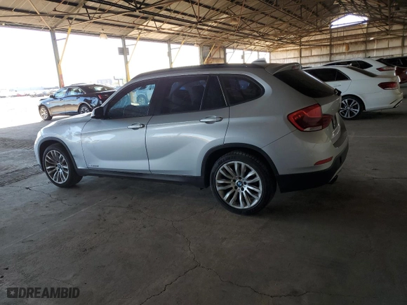 2015 BMW X1 sDrive28i with VIN WBAVM1C57FVW57426, listed as a Copart auction lot 50393415 with 220,617 mi miles and Clean Title. Bid and sale history available at carsss.com. Image 2.