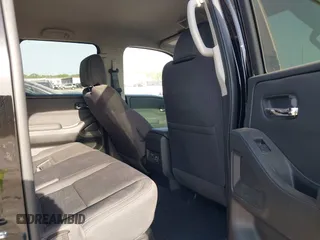2024 Nissan Frontier SL z VIN 1N6ED1EJ5RN667709, wystawiony jako IAAI lot #42023149 z przebiegiem 3 335 mil mil oraz . Historia ofert i sprzedaży dostępna na DreamBid. Obrazek 8.