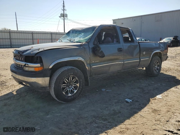 2000 Chevrolet Silverado 1500 LT with VIN 1GCEK19T7YE190607, listed as a Copart auction lot 46532245 with 174,903 mi miles and Salvage Title. Bid and sale history available at carsss.com. Image 1.