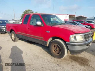 1998 Ford F-150 z VIN 1FTZX1727WNB69847, wystawiony jako IAAI lot #42186591 z przebiegiem 345 429 mil mil oraz . Historia ofert i sprzedaży dostępna na DreamBid. Obrazek 1.
