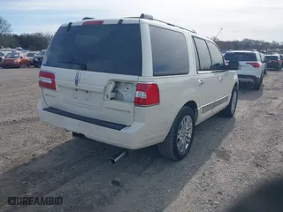 2007 Lincoln Navigator with VIN 5LMFU28547LJ04440, listed as a IAAI auction lot 41839931 with 142,822 mi miles. Bid and sale history available at carsss.com. Image 4.