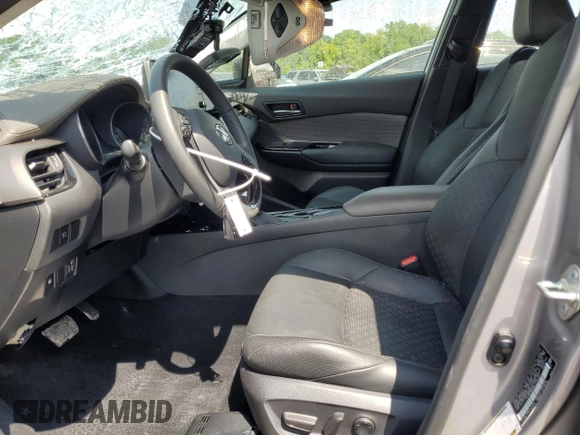2020 Toyota C-HR LE z VIN JTNKHMBX5L1090324, wystawiony jako Copart lot #55986685 z przebiegiem 46 063 mil mil oraz Szkoda całkowita • Salvage title. Historia ofert i sprzedaży dostępna na DreamBid. Obrazek 7.