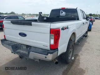2018 Ford F-250 XL z VIN 1FT7W2B60JEC59800, wystawiony jako IAAI lot #42458664 z przebiegiem 198 245 mil mil oraz . Historia ofert i sprzedaży dostępna na DreamBid. Obrazek 4.