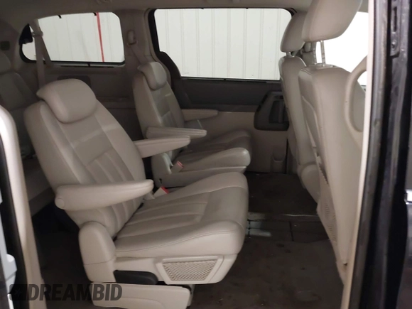 2010 Chrysler Town & Country Touring z VIN 2A4RR5D1XAR148753, wystawiony jako IAAI lot #41830153 z przebiegiem 158 867 mil mil oraz . Historia ofert i sprzedaży dostępna na DreamBid. Obrazek 8.