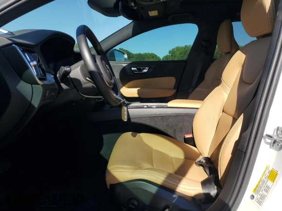 2020 Volvo V60 z VIN YV4102WK4L1031160, wystawiony jako Copart lot #64443443 z przebiegiem 41 648 mil mil oraz . Historia ofert i sprzedaży dostępna na DreamBid. Obrazek 7.