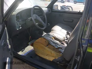 1989 Toyota Pickup DX z VIN JT4RN81P0K0029116, wystawiony jako IAAI lot #42474777 z przebiegiem 234 987 mil mil oraz . Historia ofert i sprzedaży dostępna na DreamBid. Obrazek 5.