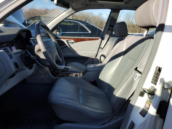 2000 Mercedes-Benz E-Class AWD with VIN WDBJF82G1YX028712, listed as a Copart auction lot 43983315 with 201,037 mi miles and Salvage Title. Bid and sale history available at carsss.com. Image 7.