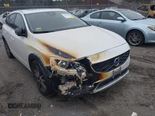 2016 Volvo V60 Cross Country T5 with VIN YV4612HK9G1008141, listed as a IAAI auction lot 41154960 with 1 mi miles. Bid and sale history available at carsss.com. Image 6.