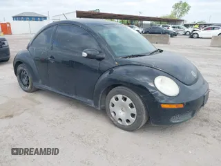 2010 Volkswagen New Beetle Coupe with VIN 3VWPG3AG9AM015051, listed as a IAAI auction lot 42052771 with 163,728 mi miles. Bid and sale history available at carsss.com. Image 1.