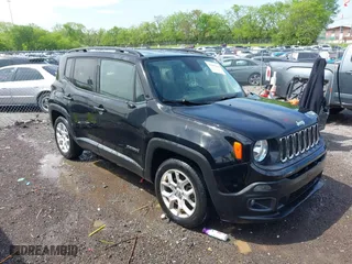 2017 Jeep Renegade Latitude with VIN ZACCJABB2HPG07439, listed as a IAAI auction lot 42092602 with 119,364 mi miles. Bid and sale history available at carsss.com. Image 1.