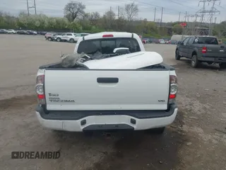 2013 Toyota Tacoma z VIN 5TFMU4FN9DX019465, wystawiony jako IAAI lot #42010194 z przebiegiem 115 812 mil mil oraz . Historia ofert i sprzedaży dostępna na DreamBid. Obrazek 16.