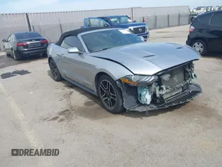 2020 Ford Mustang EcoBoost z VIN 1FATP8UH6L5131602, wystawiony jako IAAI lot #42228919 z przebiegiem 82 807 mil mil oraz . Historia ofert i sprzedaży dostępna na DreamBid. Obrazek 1.