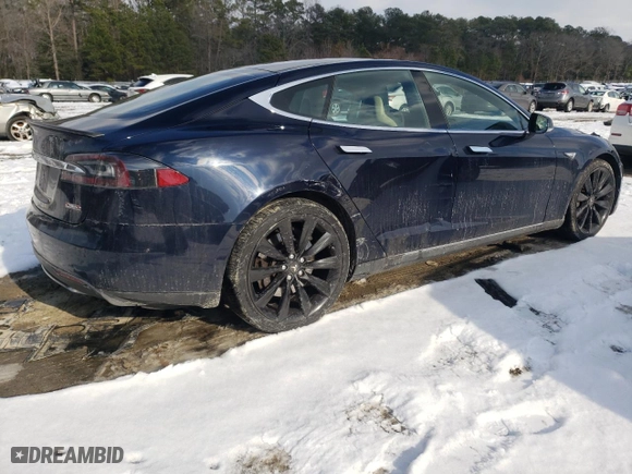 2014 Tesla Model S P85D with VIN 5YJSA1H24EFP63892, listed as a Copart auction lot 86741564 with 122,743 mi miles and Salvage Title. Bid and sale history available at carsss.com. Image 3.