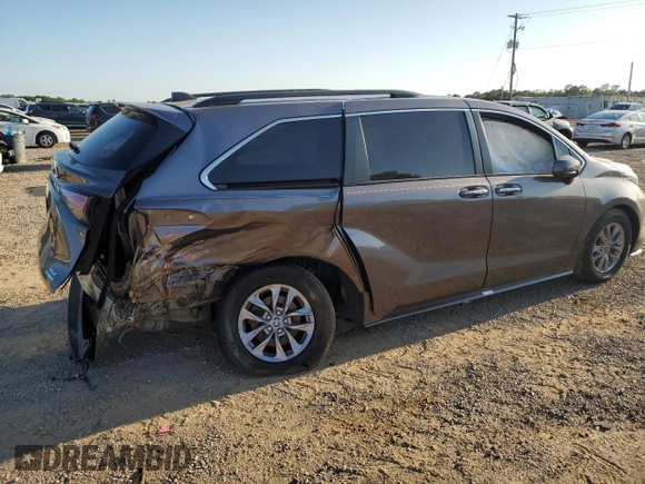 2022 Toyota Sienna XLE with VIN 5TDYRKEC6NS090587, listed as a Copart auction lot 51819805 with Not Provided miles and Salvage Title. Bid and sale history available at DreamBid. Image 3.