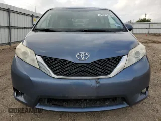 2017 Toyota Sienna XLE Auto Access Seat z VIN 5TDYZ3DC5HS772503, wystawiony jako Copart lot #54207045 z przebiegiem 158 251 mil mil oraz Szkody całkowita. Historia ofert i sprzedaży dostępna na DreamBid. Obrazek 5.
