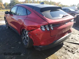 2021 Ford Mustang Mach-E Premium z VIN 3FMTK3SU0MMA57645, wystawiony jako Copart lot #63300732 z przebiegiem 14 776 mil mil oraz . Historia ofert i sprzedaży dostępna na DreamBid. Obrazek 3.