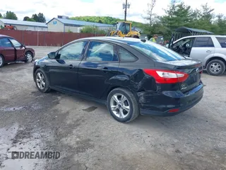 2013 Ford Focus SE z VIN 1FADP3F21DL370052, wystawiony jako IAAI lot #42208904 z przebiegiem 186 279 mil mil oraz . Historia ofert i sprzedaży dostępna na DreamBid. Obrazek 3.