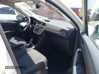 2024 Volkswagen Tiguan SE z VIN 3VVNB7AX4RM198923, wystawiony jako IAAI lot #42312597 z przebiegiem 6 827 mil mil oraz . Historia ofert i sprzedaży dostępna na DreamBid. Obrazek 5.