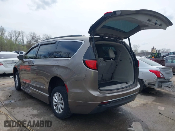 2017 Chrysler Pacifica Touring L with VIN 2C4RC1BG9HR831786, listed as a IAAI auction lot 41928645 with 37,811 mi miles and . Bid and sale history available at DreamBid. Image 3.