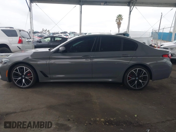2021 BMW 5 Series 530e with VIN WBA13AG05MCF48300, listed as a IAAI auction lot 41735999 with 31,096 mi miles and . Bid and sale history available at carsss.com. Image 14.