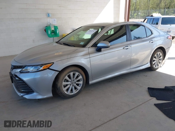 2020 Toyota Camry LE with VIN 4T1C11AKXLU381686, listed as a IAAI auction lot 42013767 with 32,603 mi miles. Bid and sale history available at carsss.com. Image 17.