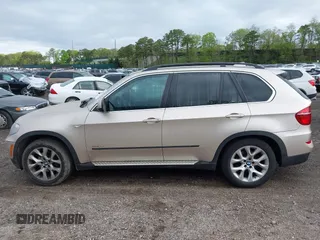 2013 BMW X5 xDrive35i z VIN 5UXZV4C58DL993516, wystawiony jako IAAI lot #42192619 z przebiegiem 153 840 mil mil oraz . Historia ofert i sprzedaży dostępna na DreamBid. Obrazek 14.