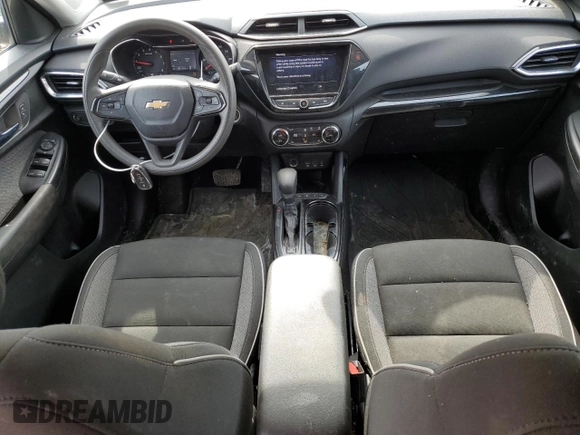 2021 Chevrolet TrailBlazer LT with VIN KL79MRSLXMB043615, listed as a Copart auction lot 47098395 with 33,208 mi miles and Salvage Title. Bid and sale history available at carsss.com. Image 8.
