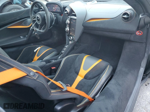 2021 McLaren 720S z VIN SBM14FCA4MW006331, wystawiony jako Copart lot #85341394 z przebiegiem 4552 mil mil oraz Szkody całkowita. Historia ofert i sprzedaży dostępna na DreamBid. Obrazek 8.