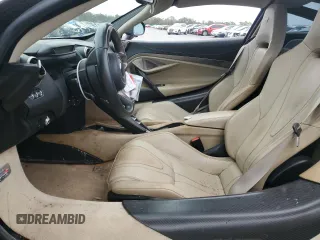 2018 McLaren 720S z VIN SBM14DCA1JW001121, wystawiony jako Copart lot #85629594 z przebiegiem 15 342 mil mil oraz Szkody całkowita. Historia ofert i sprzedaży dostępna na DreamBid. Obrazek 7.