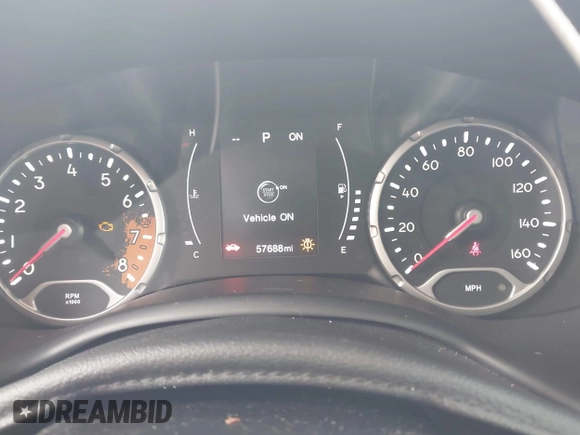 2018 Jeep Renegade Latitude with VIN ZACCJABB8JPG83883, listed as a IAAI auction lot 41940718 with 57,688 mi miles. Bid and sale history available at carsss.com. Image 7.