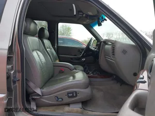 2001 Oldsmobile Bravada with VIN 1GHDT13WX12110603, listed as a IAAI auction lot 41911383 with 164,916 mi miles. Bid and sale history available at carsss.com. Image 5.