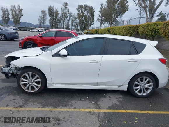 2011 Mazda 3 S Grand Touring z VIN JM1BL1M69B1411625, wystawiony jako IAAI lot #41778143 z przebiegiem 133 987 mil mil oraz . Historia ofert i sprzedaży dostępna na DreamBid. Obrazek 15.