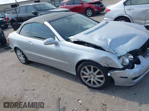2007 Mercedes-Benz CLK 350 z VIN WDBTK56F57T080161, wystawiony jako IAAI lot #42291070 z przebiegiem 64 689 mil mil oraz . Historia ofert i sprzedaży dostępna na DreamBid. Obrazek 1.