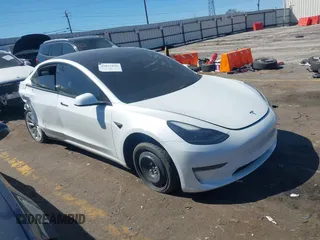 2021 Tesla Model 3 Long Range z VIN 5YJ3E1EB6MF902268, wystawiony jako IAAI lot #41837846 z przebiegiem 37 041 mil mil oraz . Historia ofert i sprzedaży dostępna na DreamBid. Obrazek 1.