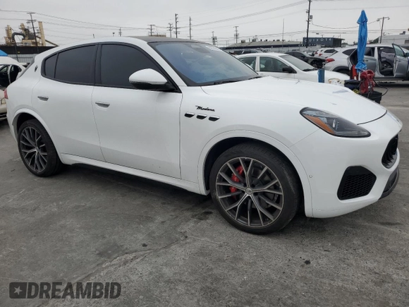 2023 Maserati Grecale Modena z VIN ZN682AVM0P7432182, wystawiony jako Copart lot #52376645 z przebiegiem 9 408 mil mil oraz Szkoda całkowita • Salvage title. Historia ofert i sprzedaży dostępna na DreamBid. Obrazek 4.