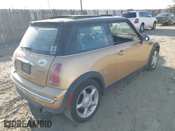 2003 MINI Hardtop z VIN WMWRC33483TJ50761, wystawiony jako IAAI lot #41679849 z przebiegiem 166 336 mil mil oraz . Historia ofert i sprzedaży dostępna na DreamBid. Obrazek 4.