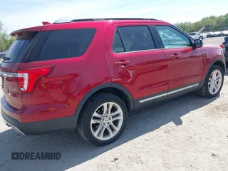 2017 Ford Explorer XLT z VIN 1FM5K8D80HGD76128, wystawiony jako IAAI lot #42114080 z przebiegiem 138 062 mil mil oraz . Historia ofert i sprzedaży dostępna na DreamBid. Obrazek 4.