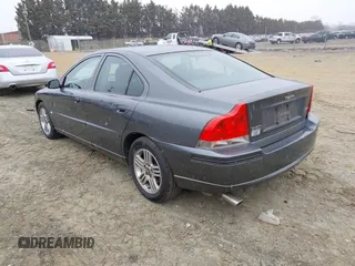 2005 Volvo S60 with VIN YV1RS592352427889, listed as a IAAI auction lot 41521967 with 1 mi miles. Bid and sale history available at carsss.com. Image 3.