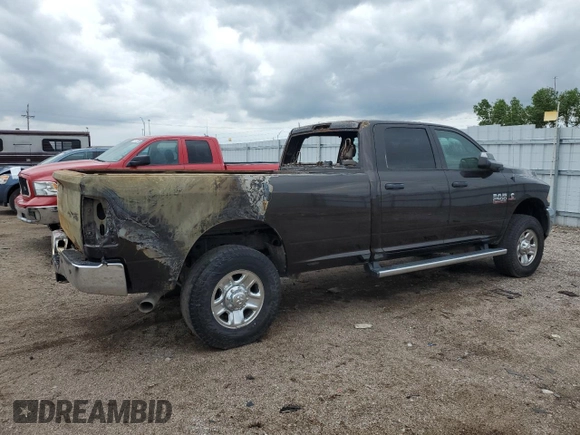 2017 Ram 2500 Tradesman z VIN 3C6UR5HL8HG590269, wystawiony jako Copart lot #61224455 z przebiegiem 65 888 mil mil oraz Szkoda całkowita • Salvage title. Historia ofert i sprzedaży dostępna na DreamBid. Obrazek 3.