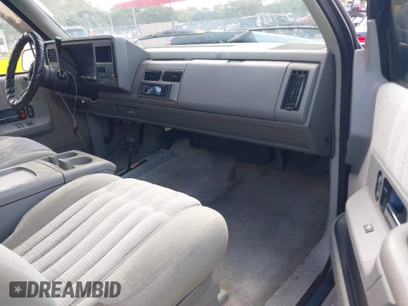 1994 Chevrolet Blazer z VIN 1GNEK18K8RJ373474, wystawiony jako IAAI lot #42028134 z przebiegiem 237 765 mil mil oraz . Historia ofert i sprzedaży dostępna na DreamBid. Obrazek 5.