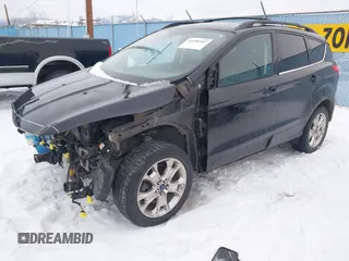 2016 Ford Escape SE z VIN 1FMCU9G92GUA33686, wystawiony jako IAAI lot #41490107 z przebiegiem 99 938 mil mil oraz . Historia ofert i sprzedaży dostępna na DreamBid. Obrazek 2.