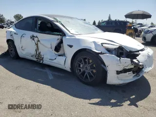2021 Tesla Model 3 Long Range z VIN 5YJ3E1EB2MF007067, wystawiony jako Copart lot #52584715 z przebiegiem 31 311 mil mil oraz Szkoda całkowita • Salvage title. Historia ofert i sprzedaży dostępna na DreamBid. Obrazek 4.