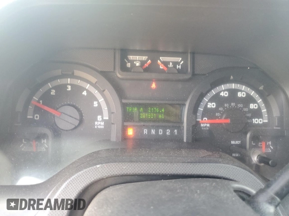 2012 Ford Econoline Passenger XL z VIN 1FBNE3BL1CDA15916, wystawiony jako Copart lot #51863495 z przebiegiem 281 831 mil mil oraz Czysty tytuł • Clean title. Historia ofert i sprzedaży dostępna na DreamBid. Obrazek 9.