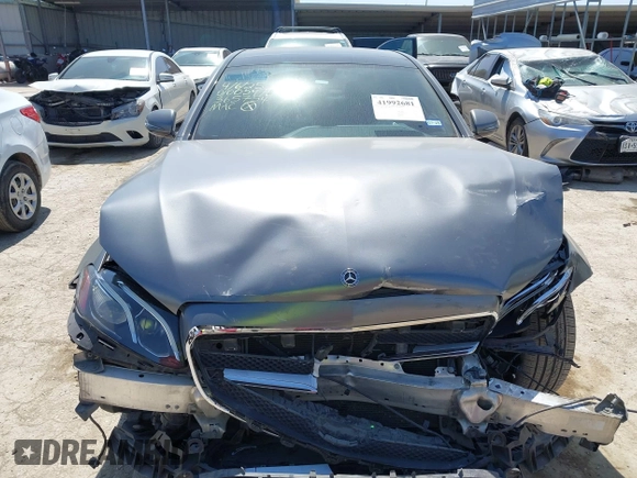 2018 Mercedes-Benz E-Class E 300 with VIN WDDZF4JB1JA365754, listed as a IAAI auction lot 41992681 with 88,203 mi miles. Bid and sale history available at carsss.com. Image 12.