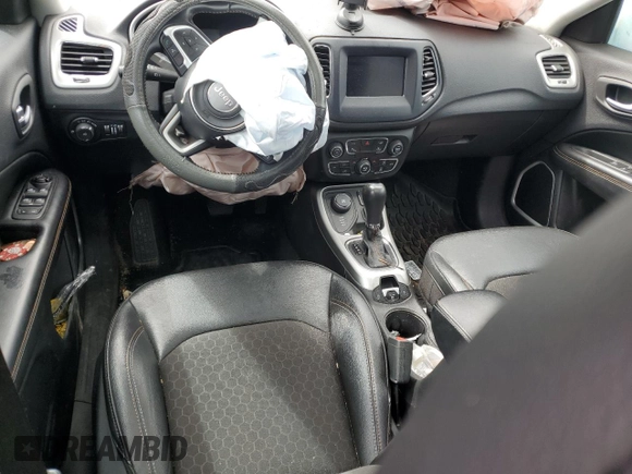 2020 Jeep Compass Latitude с VIN 3C4NJDBB0LT258454, выставлен на аукционе Copart как лот 53504695 с пробегом 54 070 миль миль и Списание • Salvage title. История ставок и продаж доступна на DreamBid. Изображение 8.
