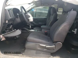 2024 Nissan Frontier S z VIN 1N6ED1CL8RN612711, wystawiony jako Copart lot #61778725 z przebiegiem 15 751 mil mil oraz Szkoda całkowita • Salvage title. Historia ofert i sprzedaży dostępna na DreamBid. Obrazek 7.
