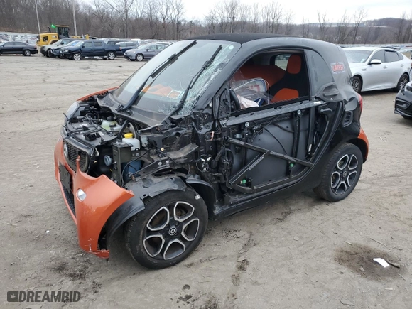 2019 Smart EQ fortwo pure with VIN WMEFJ9BA3KK410320, listed as a Copart auction lot 82931664 with NaN miles and Salvage Title. Bid and sale history available at carsss.com. Image 1.