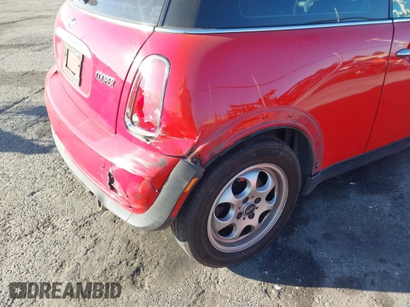 2005 MINI Hardtop with VIN WMWRC33455TJ66323, listed as a IAAI auction lot 41868311 with 122,398 mi miles and . Bid and sale history available at DreamBid. Image 6.